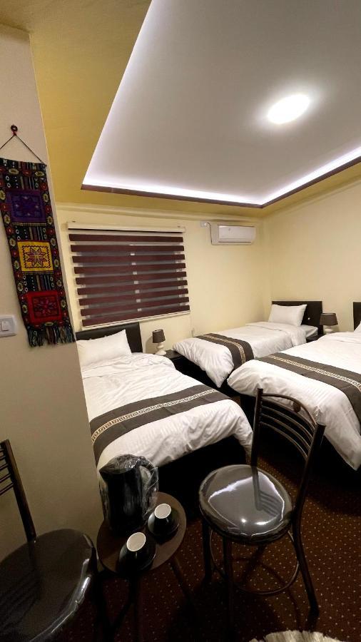 Ad Deir Guesthouse 瓦迪穆萨 外观 照片